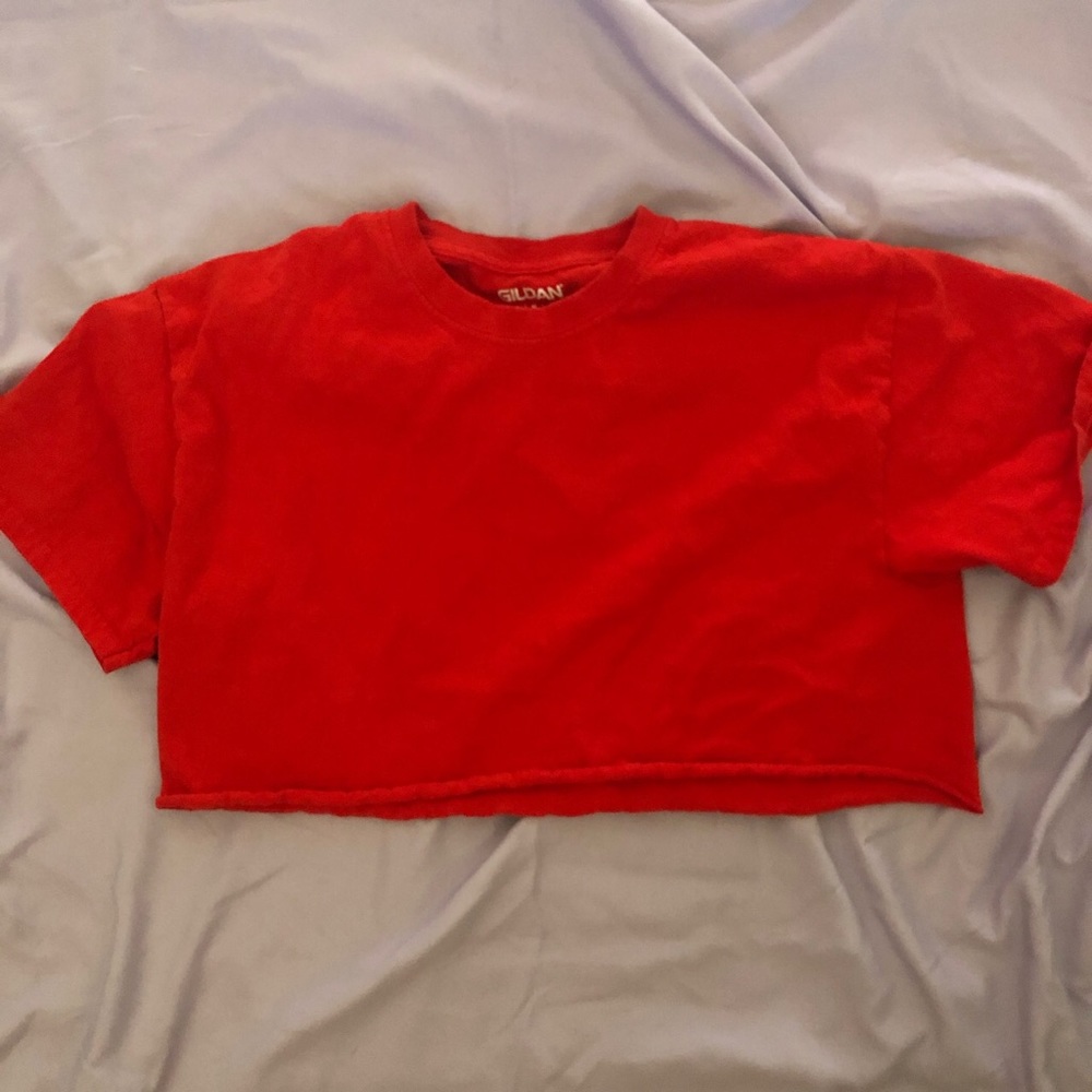 Cropped red tshirt